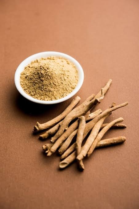Ashwagandha root and powder